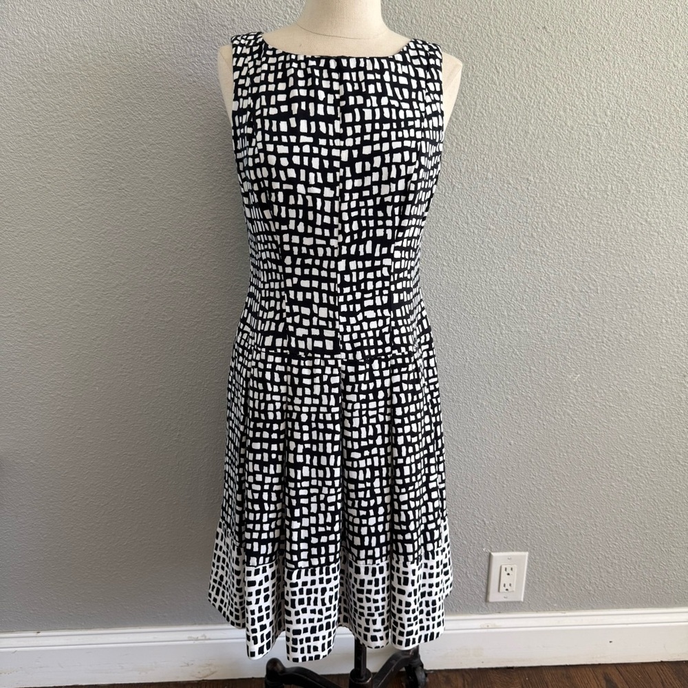 Lauren Ralph Lauren‎ Sleeveless Dress Size 4 EUC